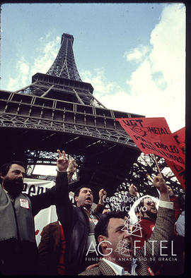 Manifestación convocada por la Confederación Europea de Sindicatos —CES— en París, en defensa de ...