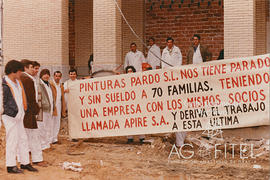 Concentración de trabajadores de Pinturas Pardo SL frente a las obras de un edificio en construcción