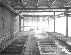 Interior de la fábrica de aprovechamiento de estaño Pujol, Comabella y Cía..
