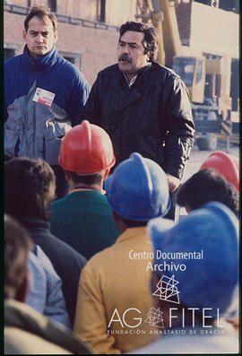 Teodoro Escorial se dirige a los trabajadores en un tajo