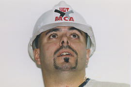 Carlos Castán con casco de MCA-UGT