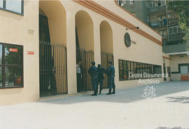 Concentración delante del la sede de la FEMV en Valencia