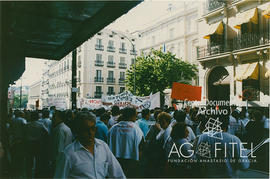 Concentración de delegados sindicales  frente a la embajada francesa en protesta por la parálisis de la negociación colectiva en empresas de capital francés