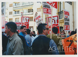 Concentración frente a la Confederación Empresarial Valenciana