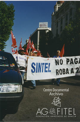Manifestación de los trabajadores de Sintel en dirección a la sede del Partido Popular en la calle Génova