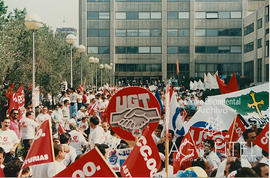 Concentración de trabajadores y delegados sindicales frente al Ministerio de Industria en defensa...