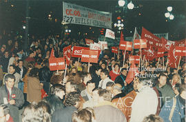 Concentración en Madrid en la noche del 26 de enero previa a la huelga general del 27 de enero de 1994