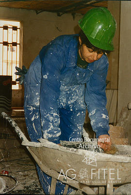 Mujeres trabajando en la construcción
