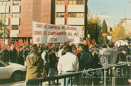 Concentración de delegados de AESA ante la sede de la AIE en Madrid