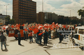 Concentración de trabajadores ante la sede de Alsthom en Madrid