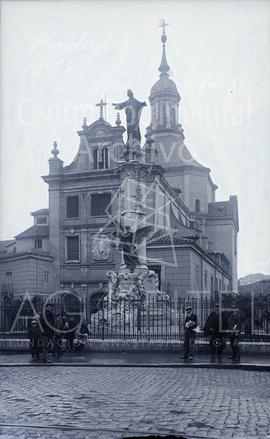 Madrid. Monumento a los muertos en el atentado contra Alfonso XIII y convento del Sacramento