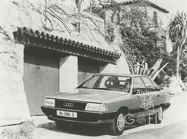 Automóvil modelo Audi 100