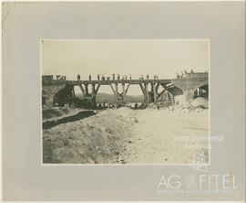 Trabajos de reconstrucción de los arcos de un puente en el Bajo Llobregat